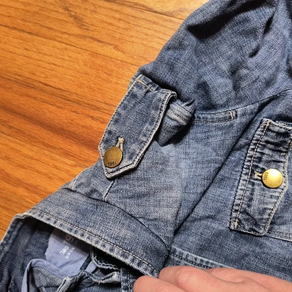Gap Denim Blue Jean Jacket, Women's Medium, Buttons And Distressed Detail - Picture 9 of 16